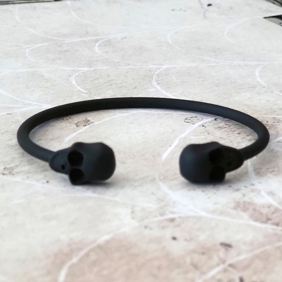 Skull Bracelet - Picture 1 of 3